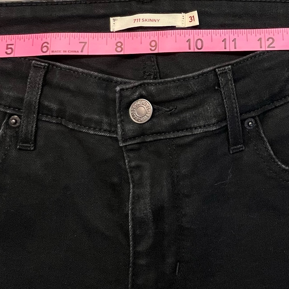 Levi’s Women’s 711 Skinny Black Jeans Size 31